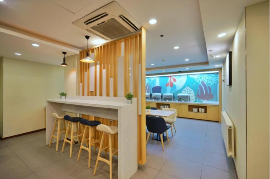 Hanting Hotel Harbin Dongdazhi Street Exterior foto